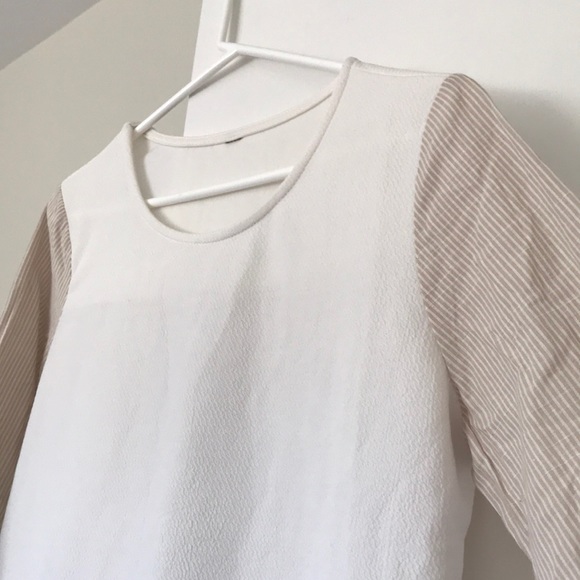 Ivory and beige blouse - Picture 2 of 3